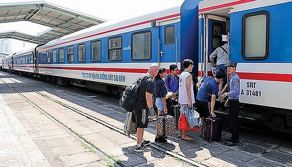 Vietnam Railways to lower train fares after summer holiday